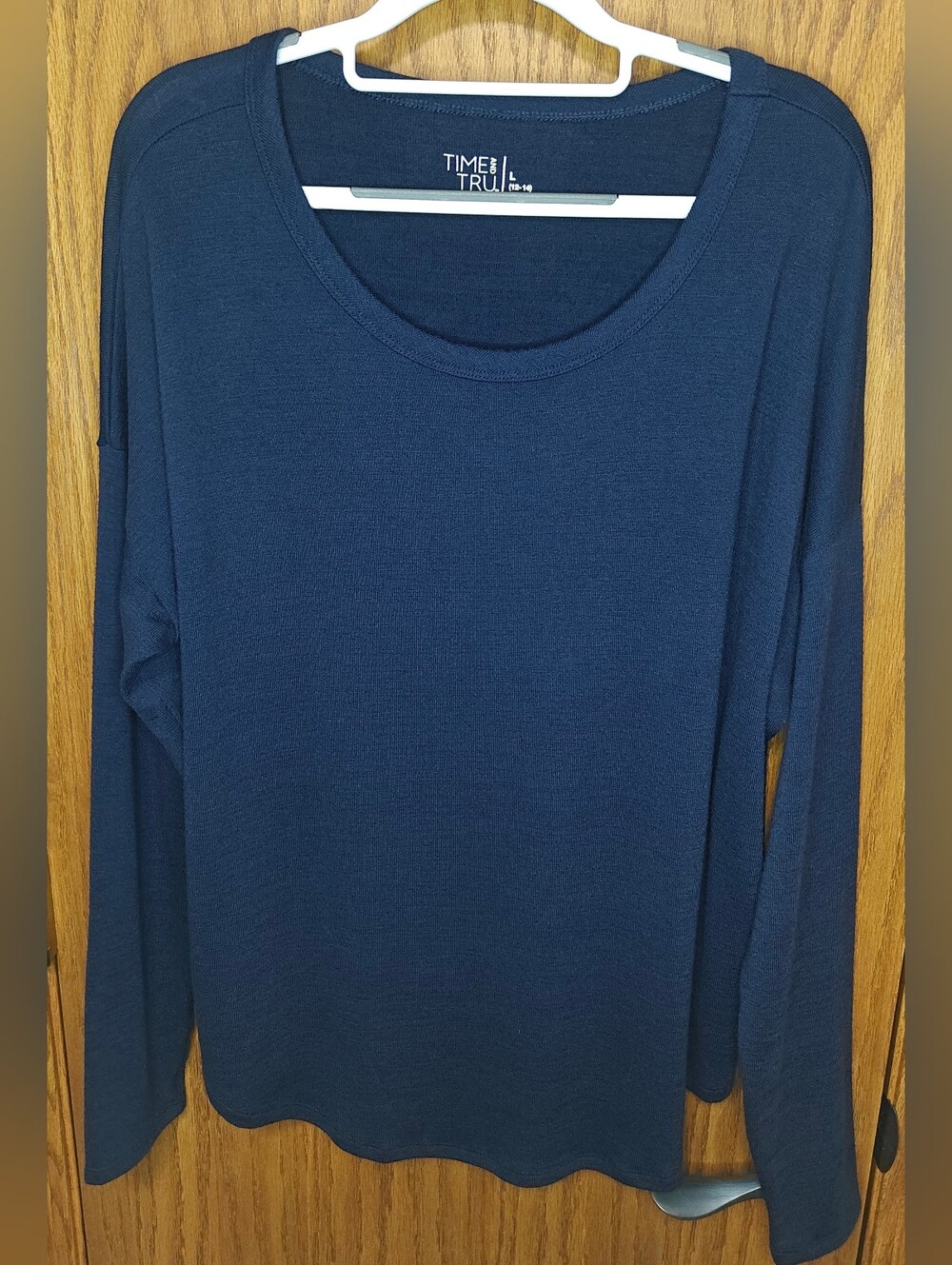 Women's Time and Tru Navy Scoop Neck Long-Sleeve Top, Size L